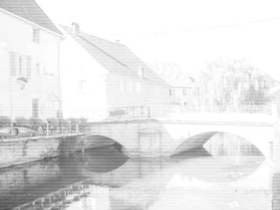 Eine Brücke in Marnay (Foto mit Überbelichtung)